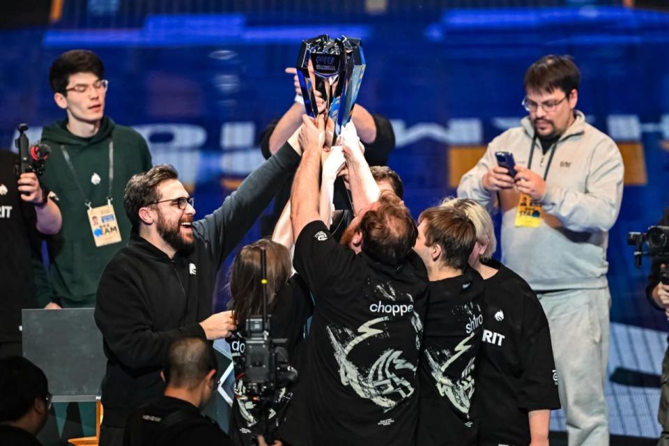 Flandre 谈论坦克杰斯：你会觉得穿上这个装备后自己永远不会死，但伤害可能有点低